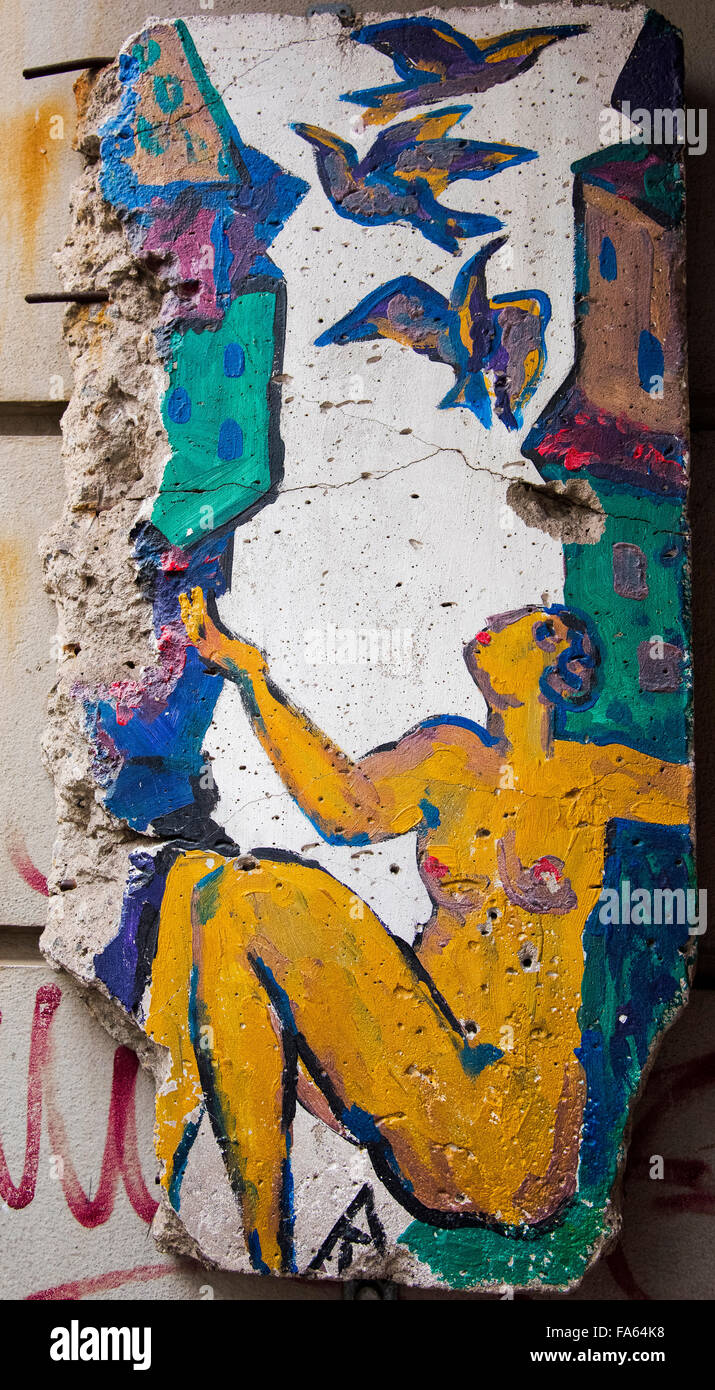 Dipinto di pezzi di muro di Berlino Checkpoint Charlie Foto Stock