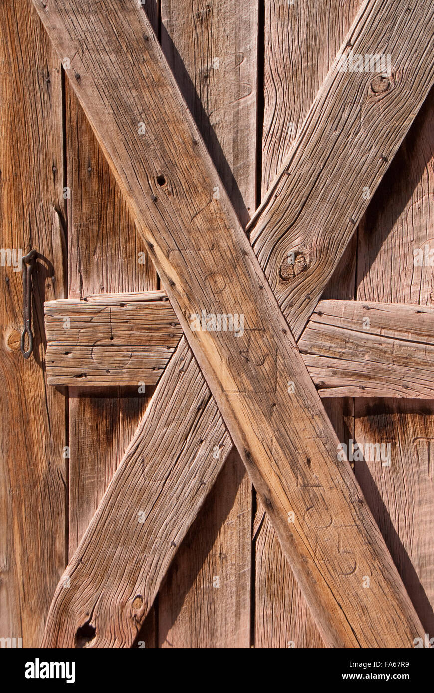 Hubbell Trading Post National Historic Site, porta alla livrea stabile, marche stampigliato sulla porta, Arizona, Stati Uniti d'America Foto Stock