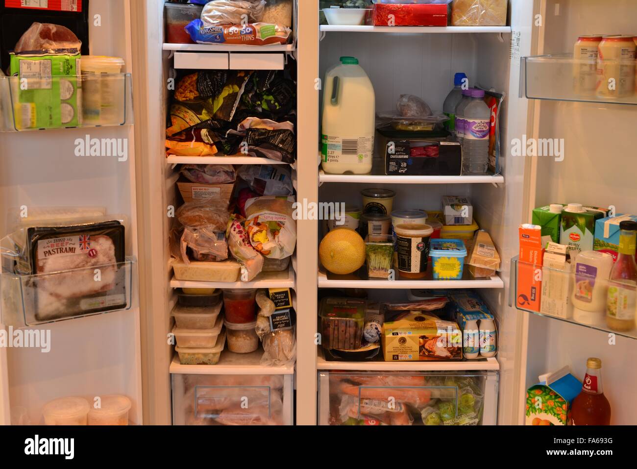 Un fornitissimo frigo Foto Stock