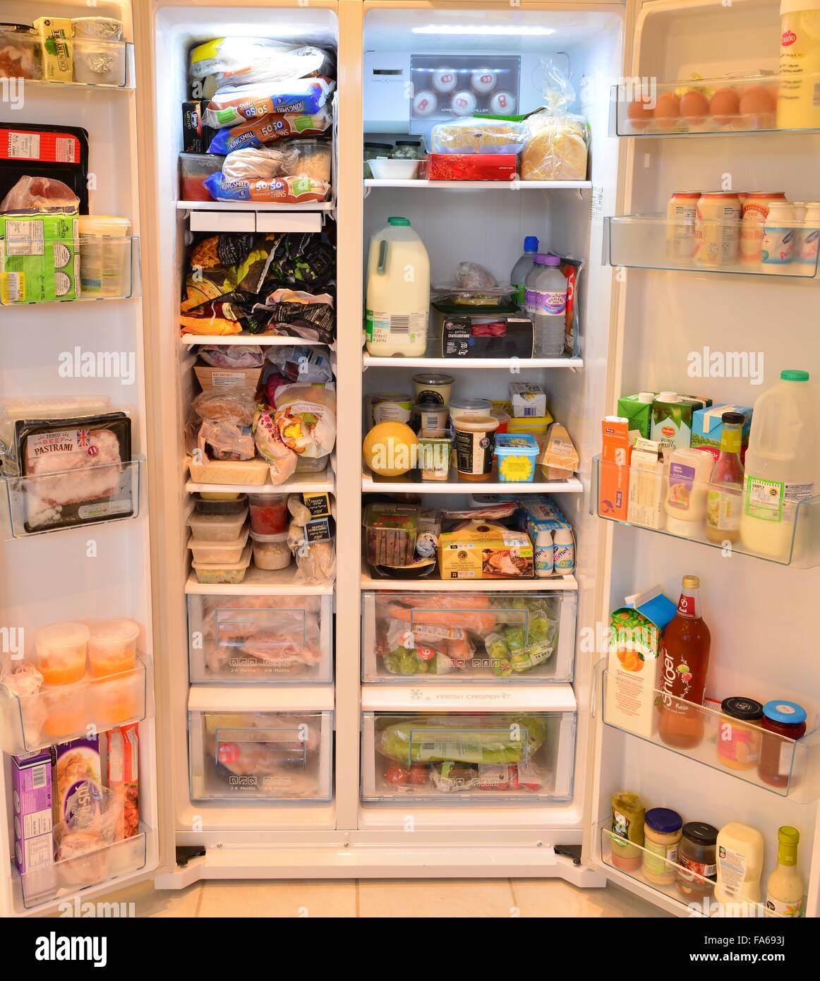 Un fornitissimo frigo Foto Stock