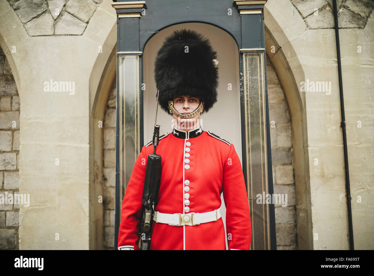 Una guardia Coldstream, il Castello di Windsor, Windsor, Berkshire Foto Stock