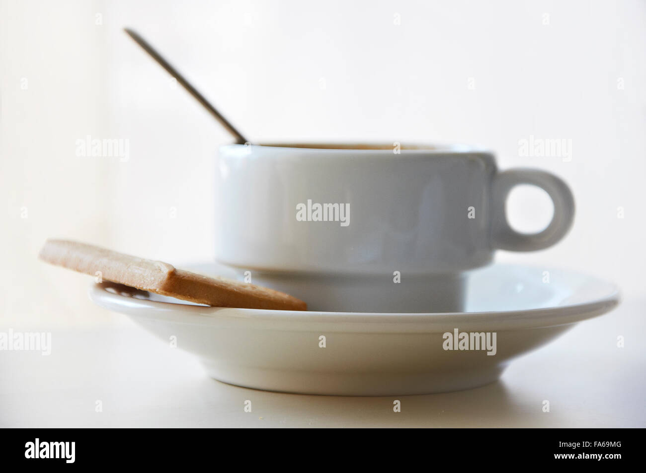 Tazza di caffè con un cookie Foto Stock