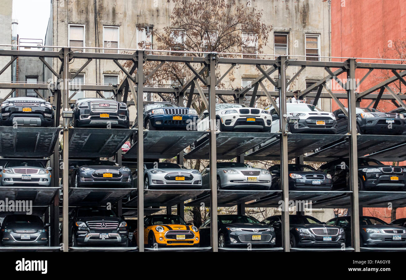 Parcheggio all'aperto nella parte inferiore di Manhattan a New York Foto Stock
