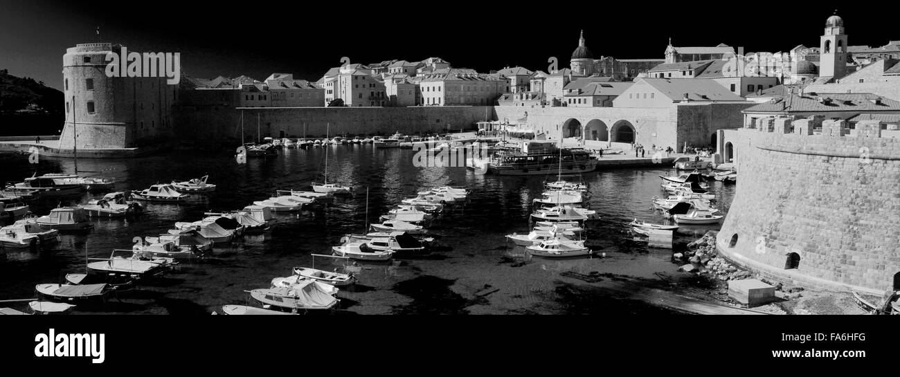 Estate, barche nel porto vecchio di Dubrovnik, Dubrovnik-Neretva County, costa dalmata, Mare Adriatico, Croazia, Balcani, Europa Foto Stock