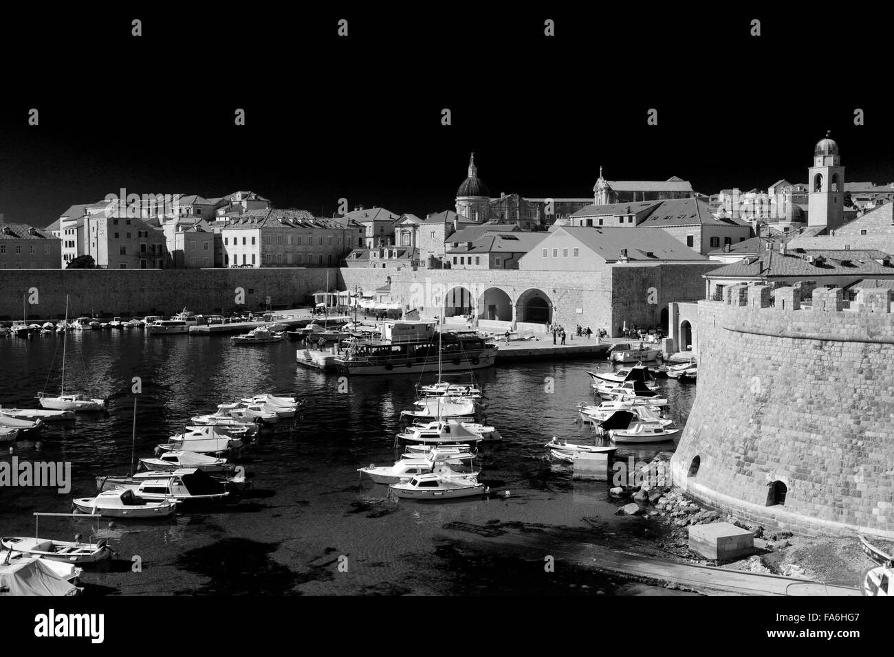 Estate, barche nel porto vecchio di Dubrovnik, Dubrovnik-Neretva County, costa dalmata, Mare Adriatico, Croazia, Balcani, Europa Foto Stock