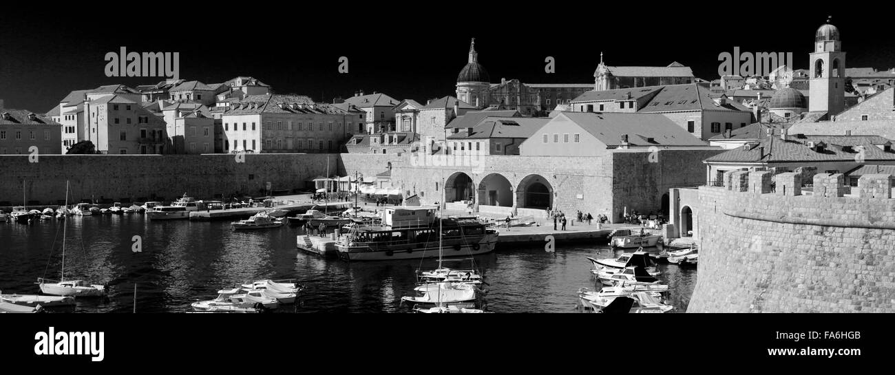 Estate, barche nel porto vecchio di Dubrovnik, Dubrovnik-Neretva County, costa dalmata, Mare Adriatico, Croazia, Balcani, Europa Foto Stock