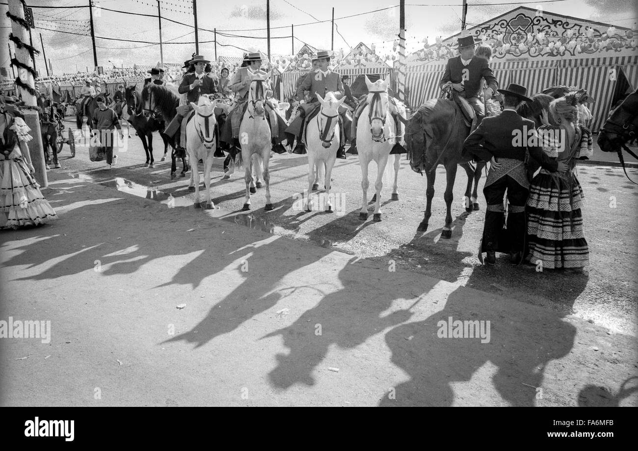 Scene di strada dalla Feria de Abril, la fiera di aprile, che ha luogo ogni anno nella città di Siviglia. Foto Stock