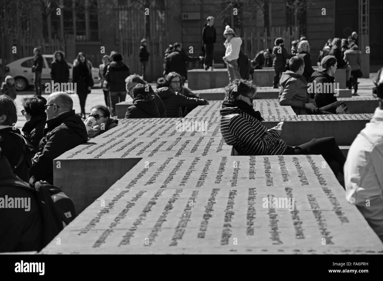 Persone in 'Place du chateau' Strasburgo Foto Stock