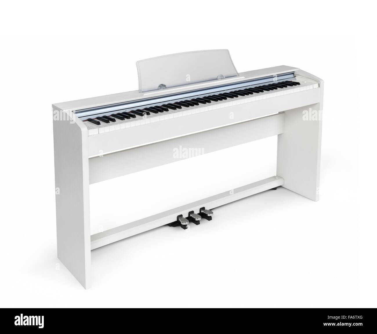 Montante bianco pianoforte digitale in isolati su sfondo bianco con tracciato di ritaglio Foto Stock