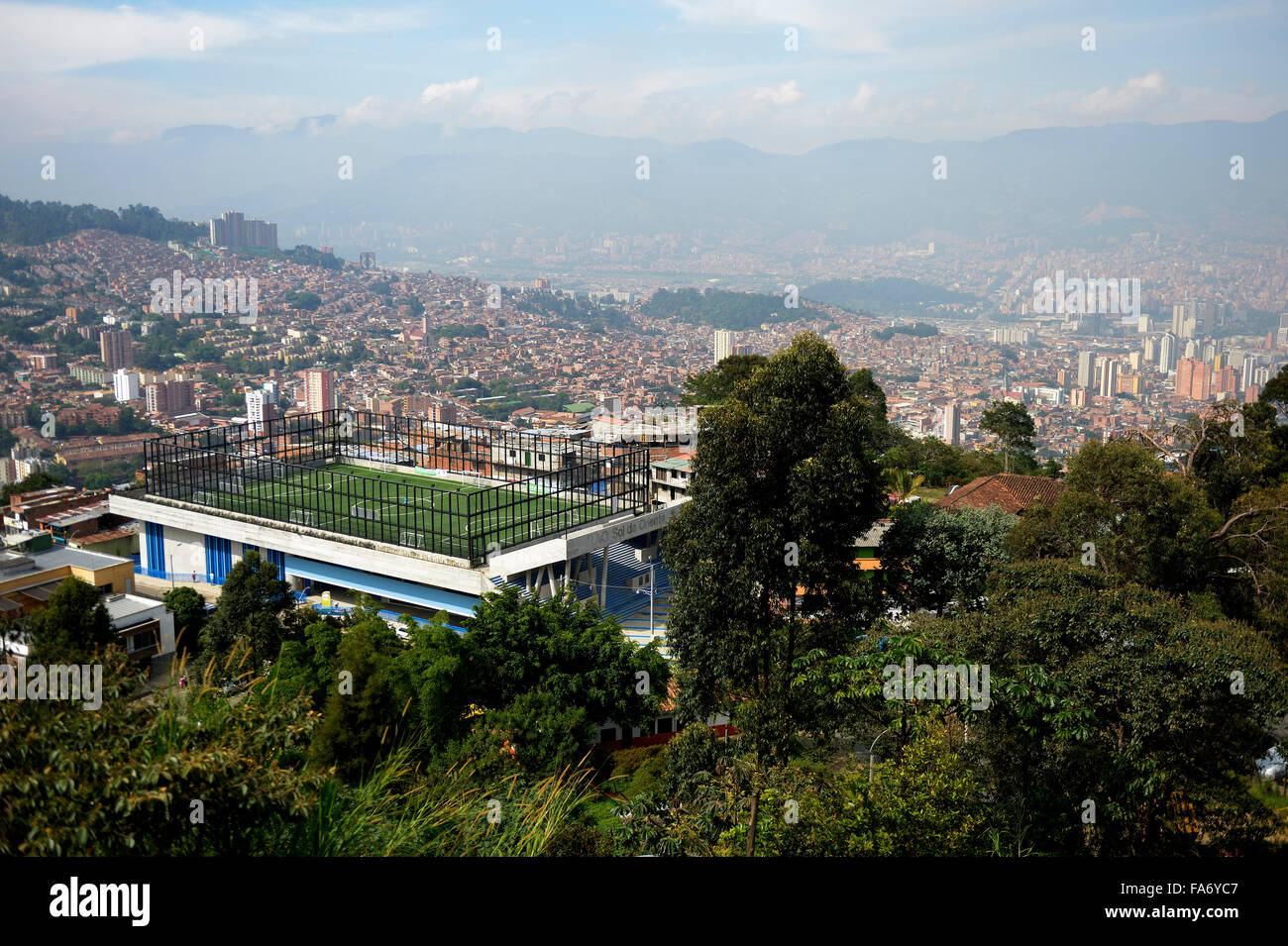 Gli sport di terra affacciato sul centro città, Comuna 8, Medellin, dipartimento di Antioquia, Colombia Foto Stock