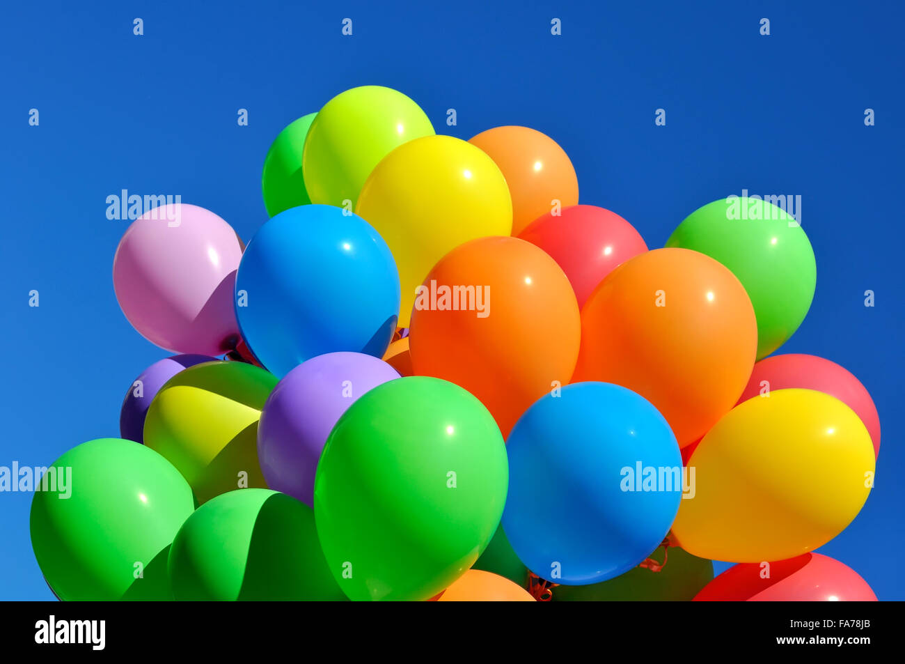 Palloncini multicolori nella festa della città Foto Stock