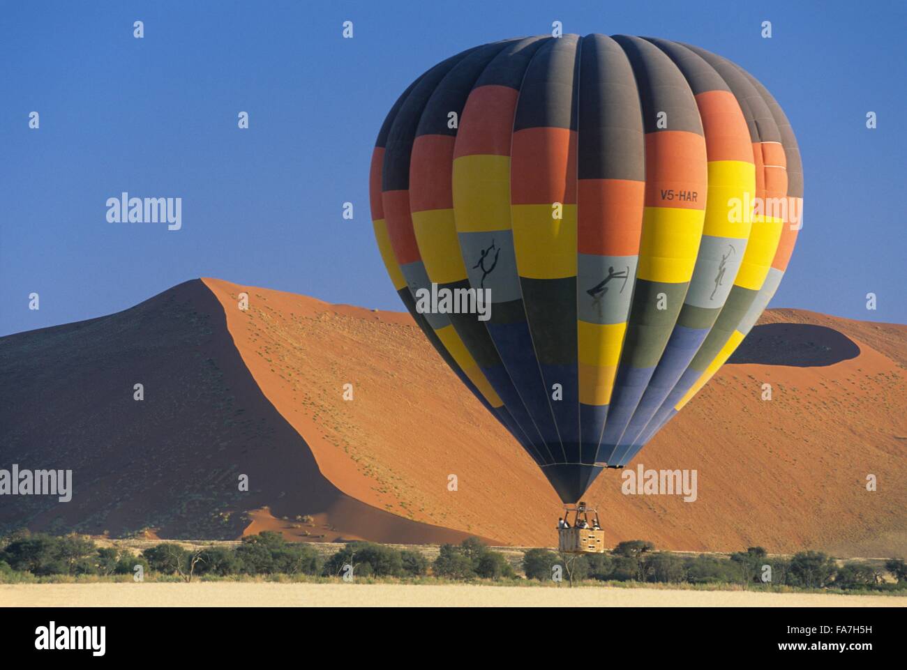 Namibia, Namib-Naukluft National Park, volo in mongolfiera sul deserto del Namib Foto Stock