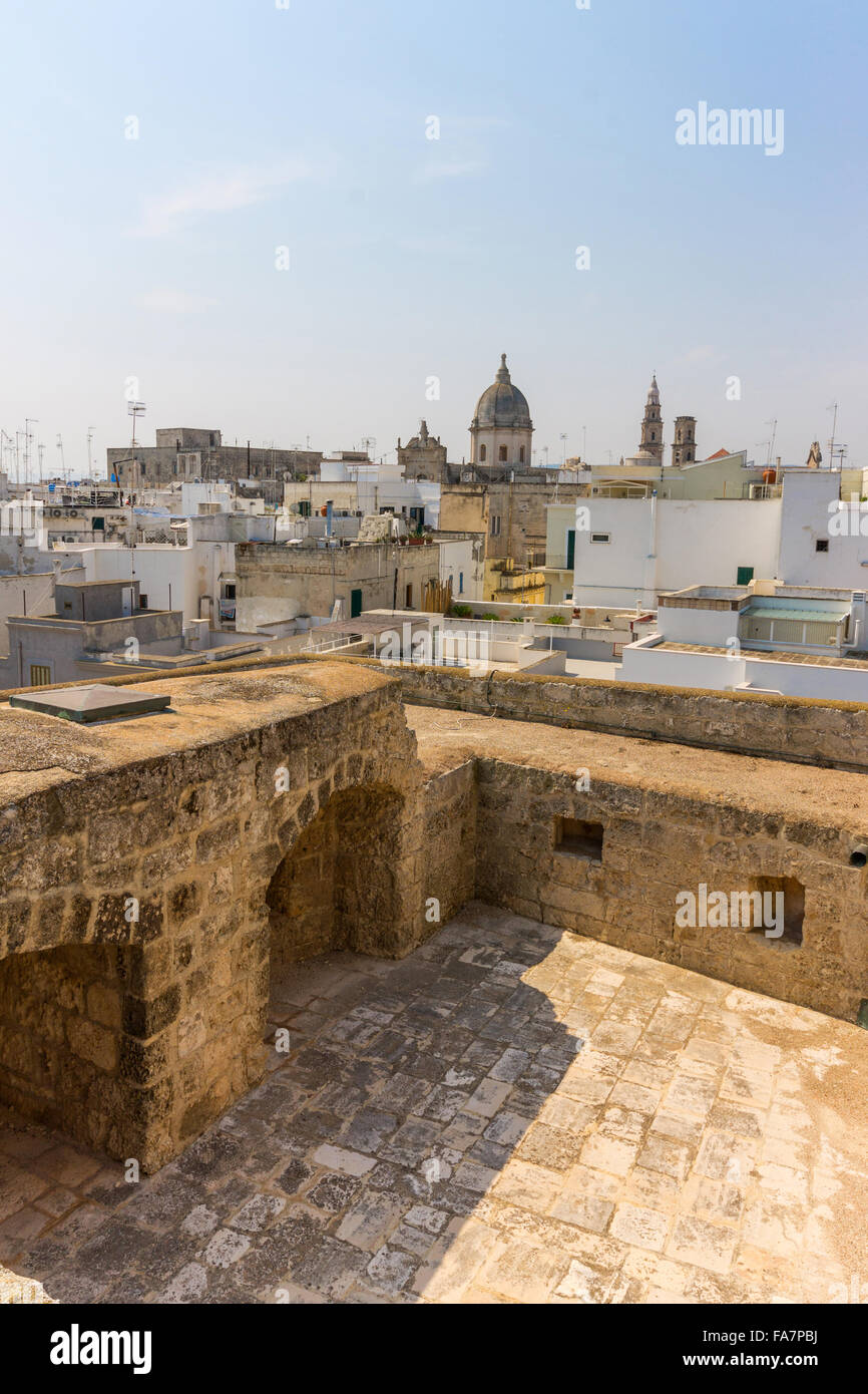 L'Italia, Puglia, Monopoli, cityscape dal Castello Carlo V Foto Stock