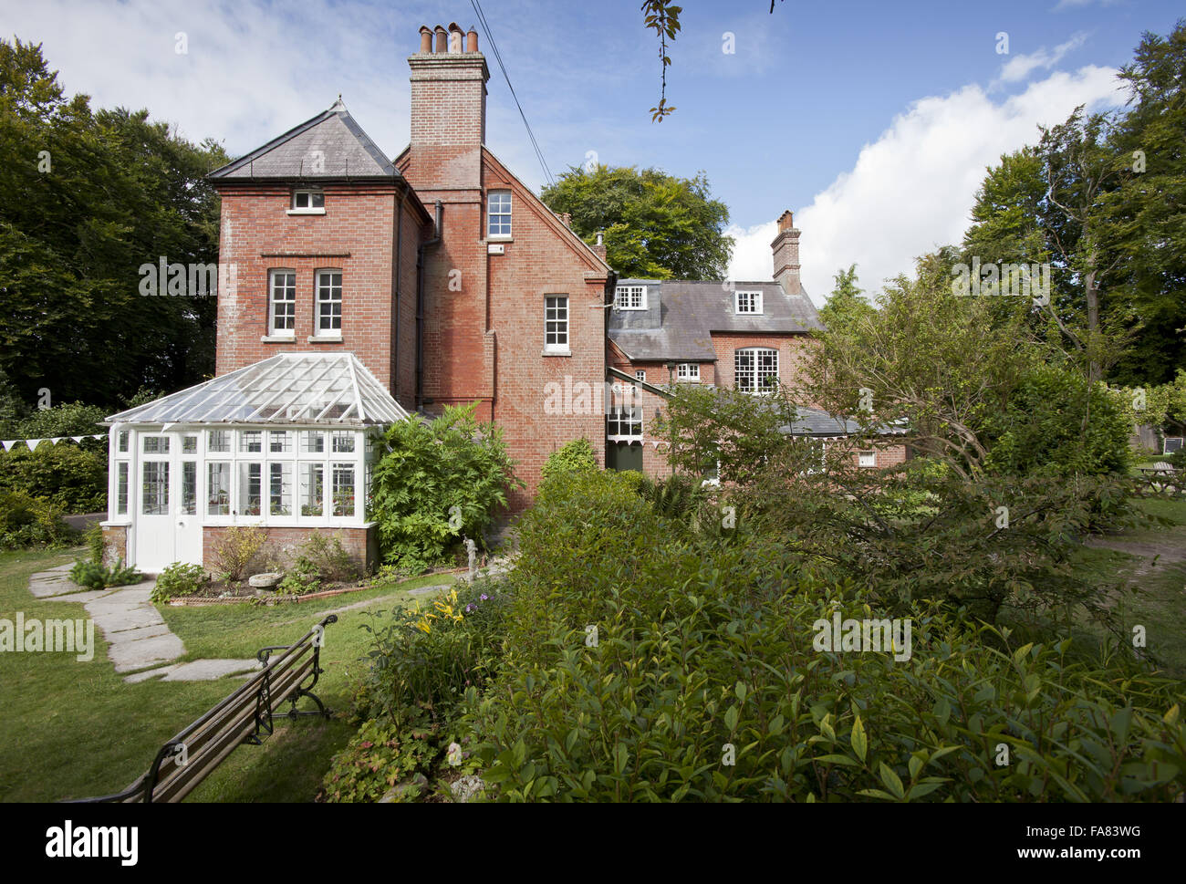 Una vista esterna presa dal centro di Prato Max Gate, Dorset. Lo scrittore Thomas Hardy progettato Max cancello per la propria specifica e vissuto qui per più di quarant anni dal 1885. Foto Stock