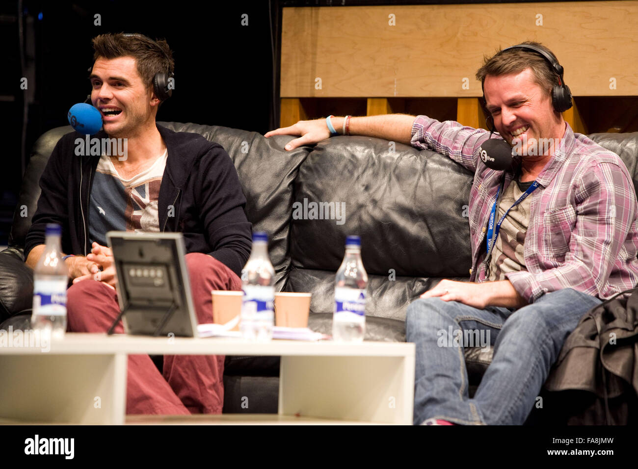 BBC Radio 5 Live Oktoberfest in Sheffield giovedì Jimmy James Anderson e Graeme Swann Foto Stock