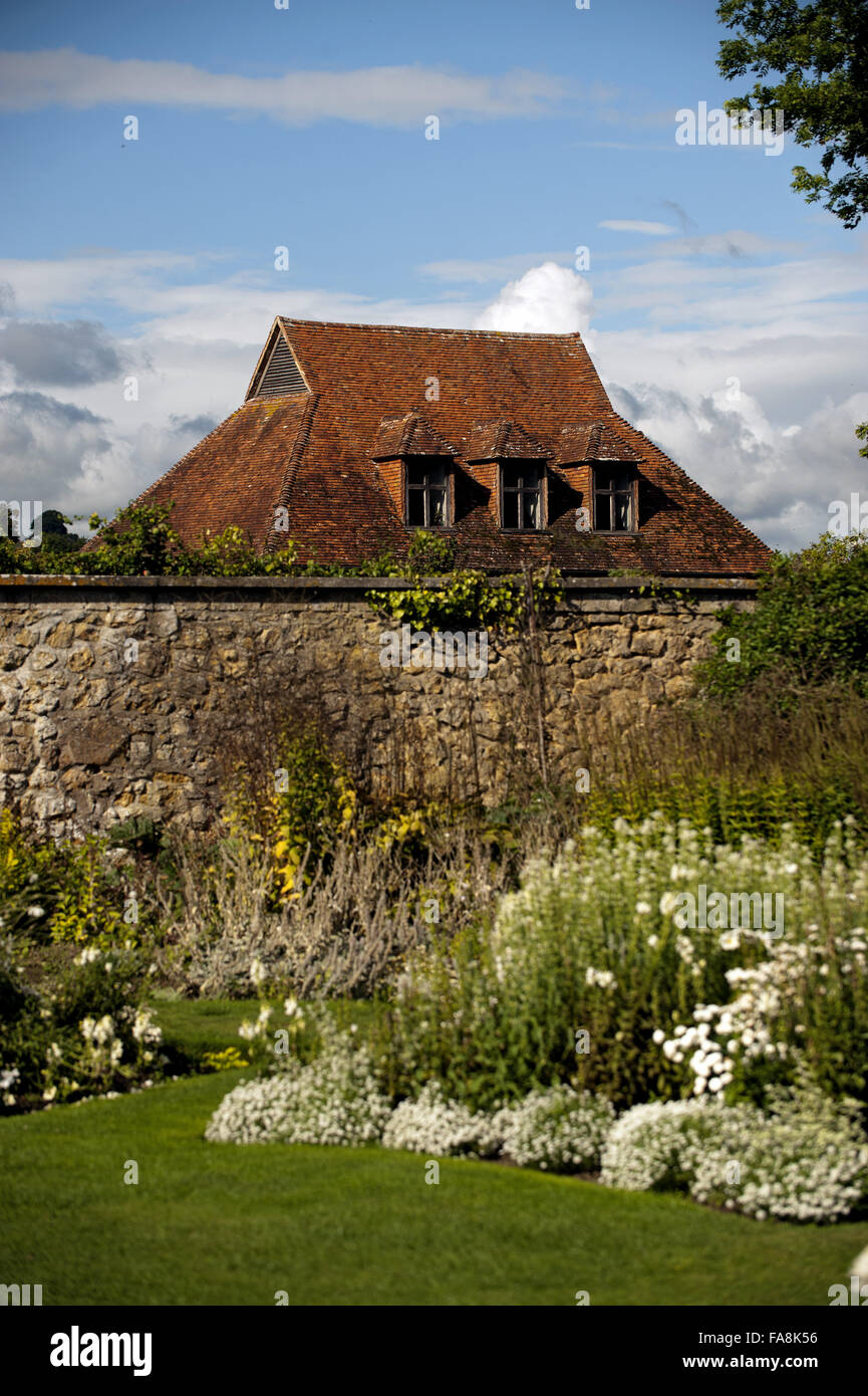 Il giardino bianco in agosto a Barrington Court, Somerset. Foto Stock