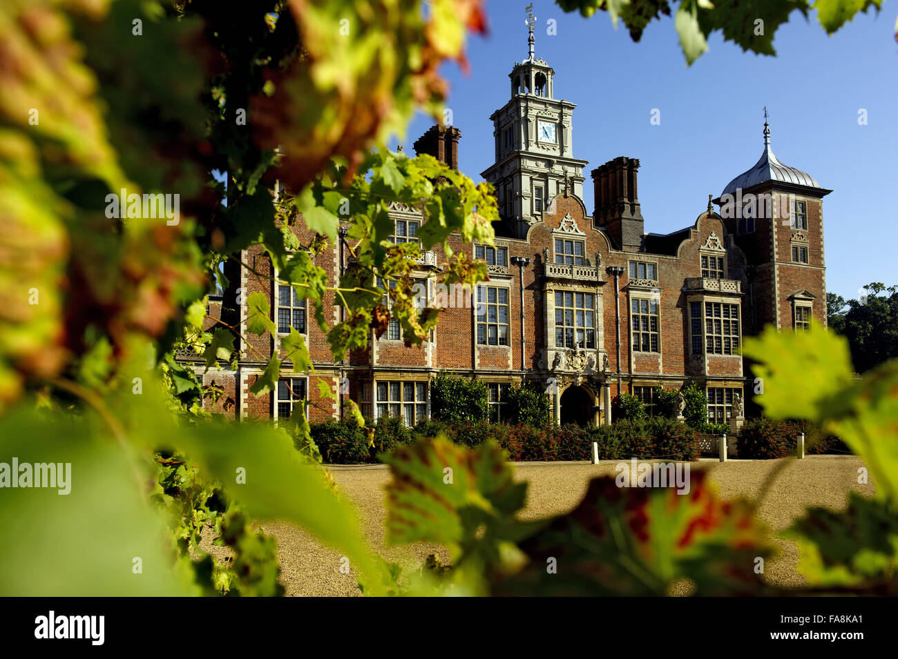 Fronte sud di Blickling Hall sul Blickling station wagon, Norfolk. Foto Stock