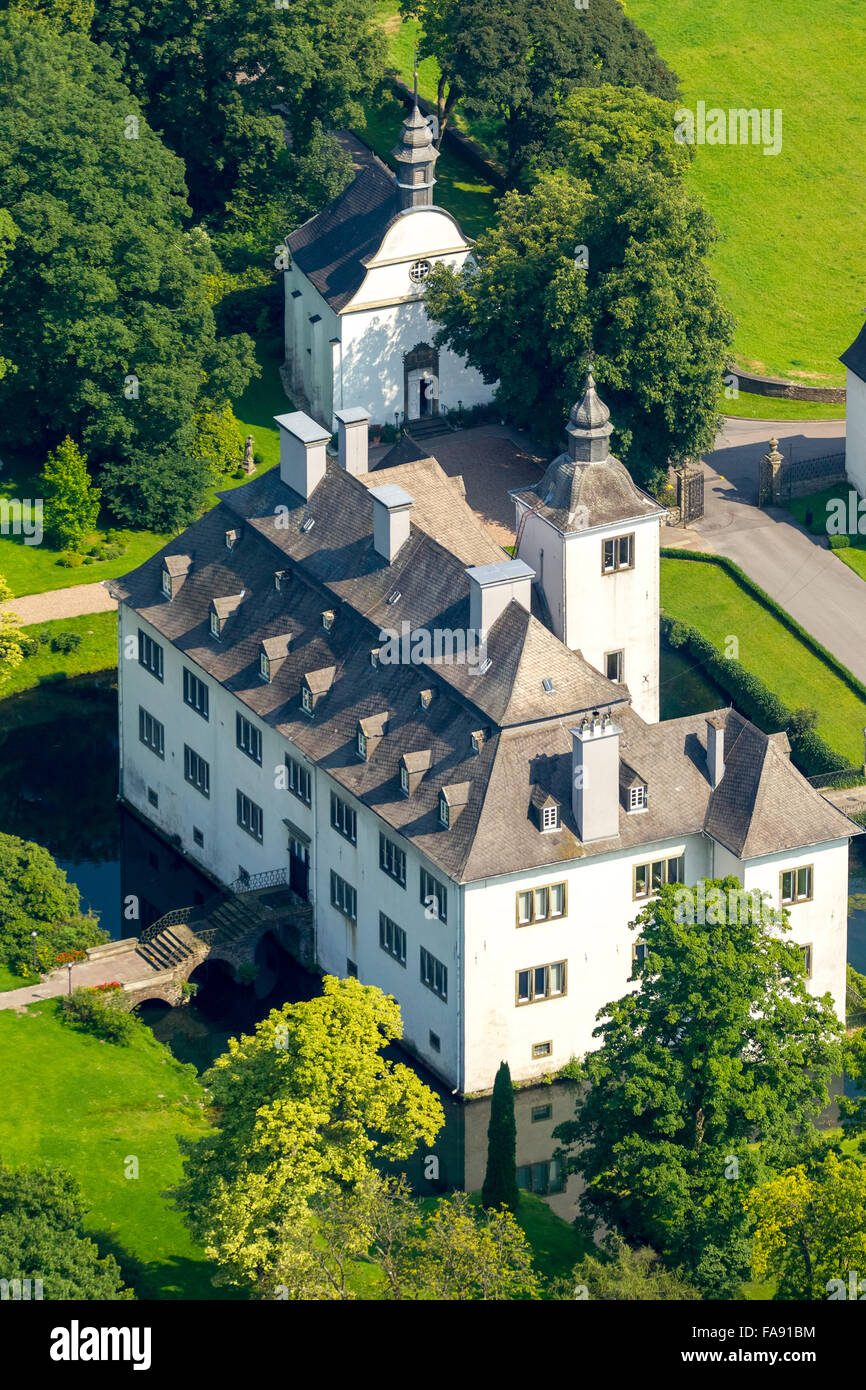 Schloss Laer con cappella, Meschede, Sauerland, Renania settentrionale-Vestfalia, Germania, Europa, vista aerea, Castello Laer Meschede, Foto Stock