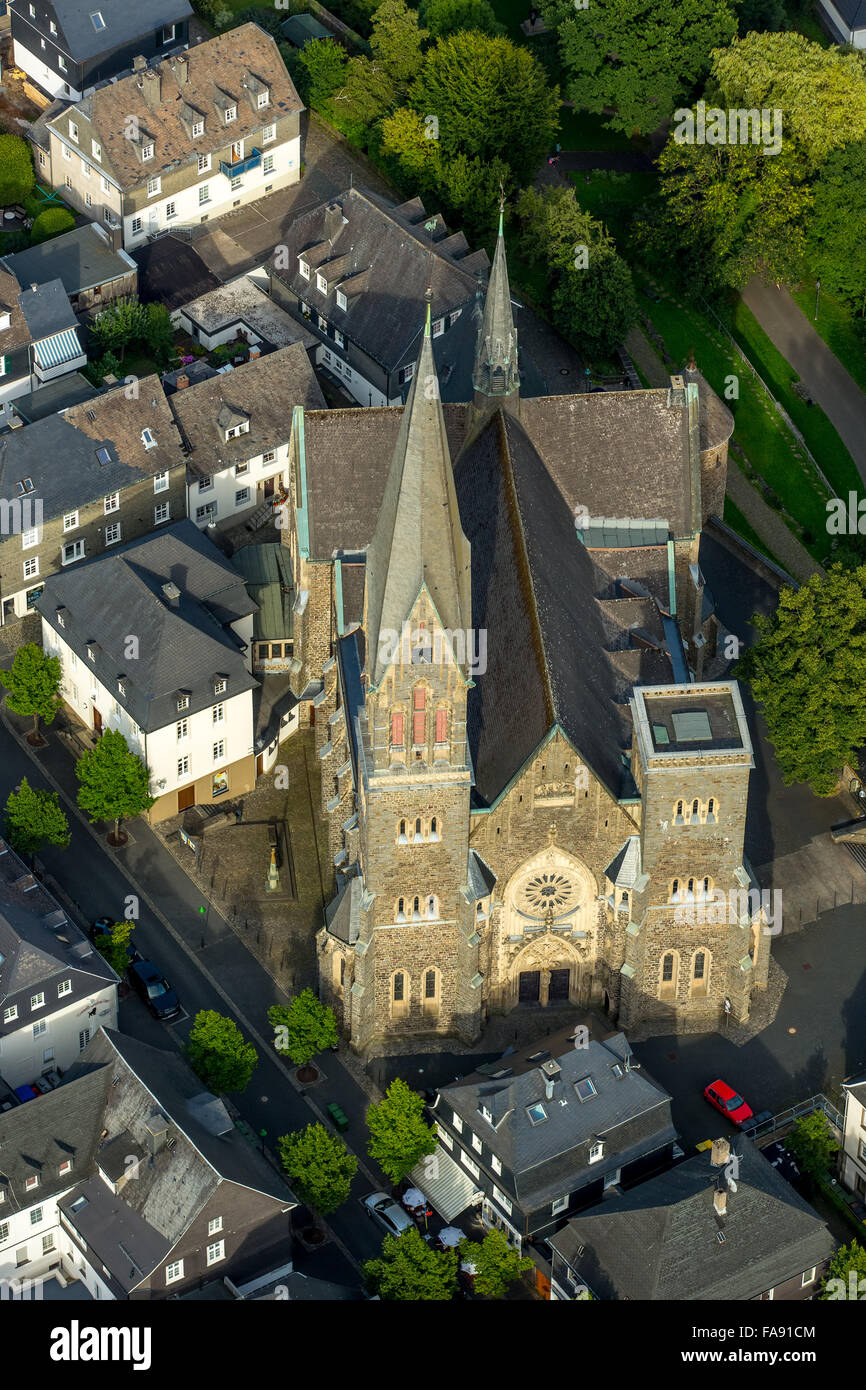 Il centro di Olpe sul marketplace con St.Martinus Chiesa, Olpe, Olpe, Sauerland, Sud Vestfalia, il Land Renania settentrionale-Westfalia, Foto Stock