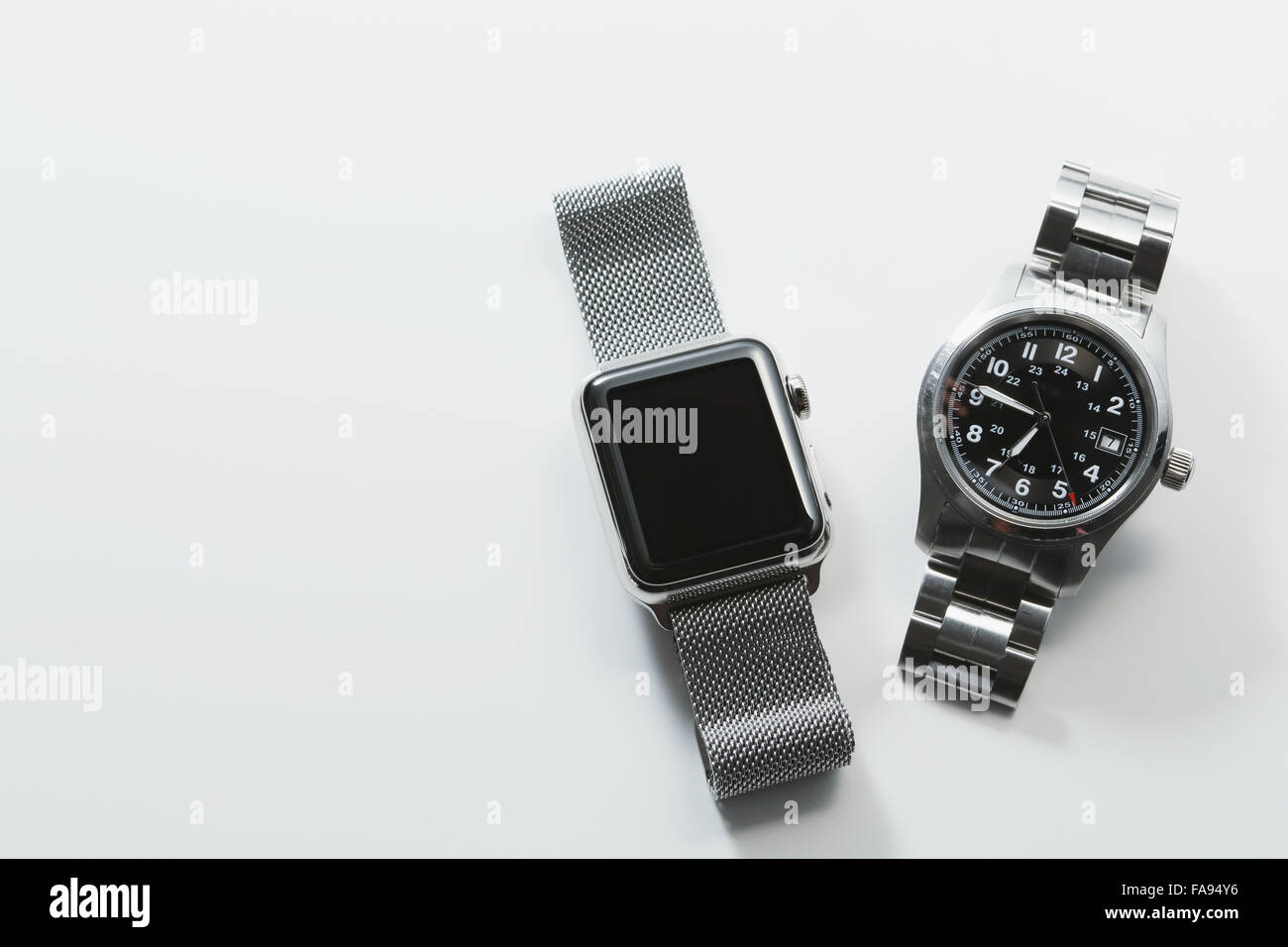 Smart watch e guardare tradizionali Foto Stock