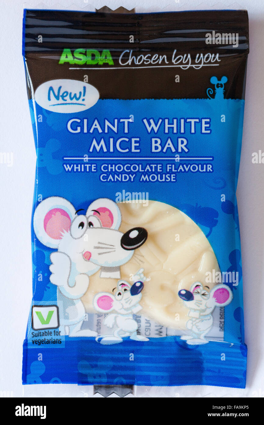 Borsa di Asda nuovo gigante topi bianchi bar, il cioccolato bianco sapore  candy mouse, isolati su sfondo bianco Foto stock - Alamy