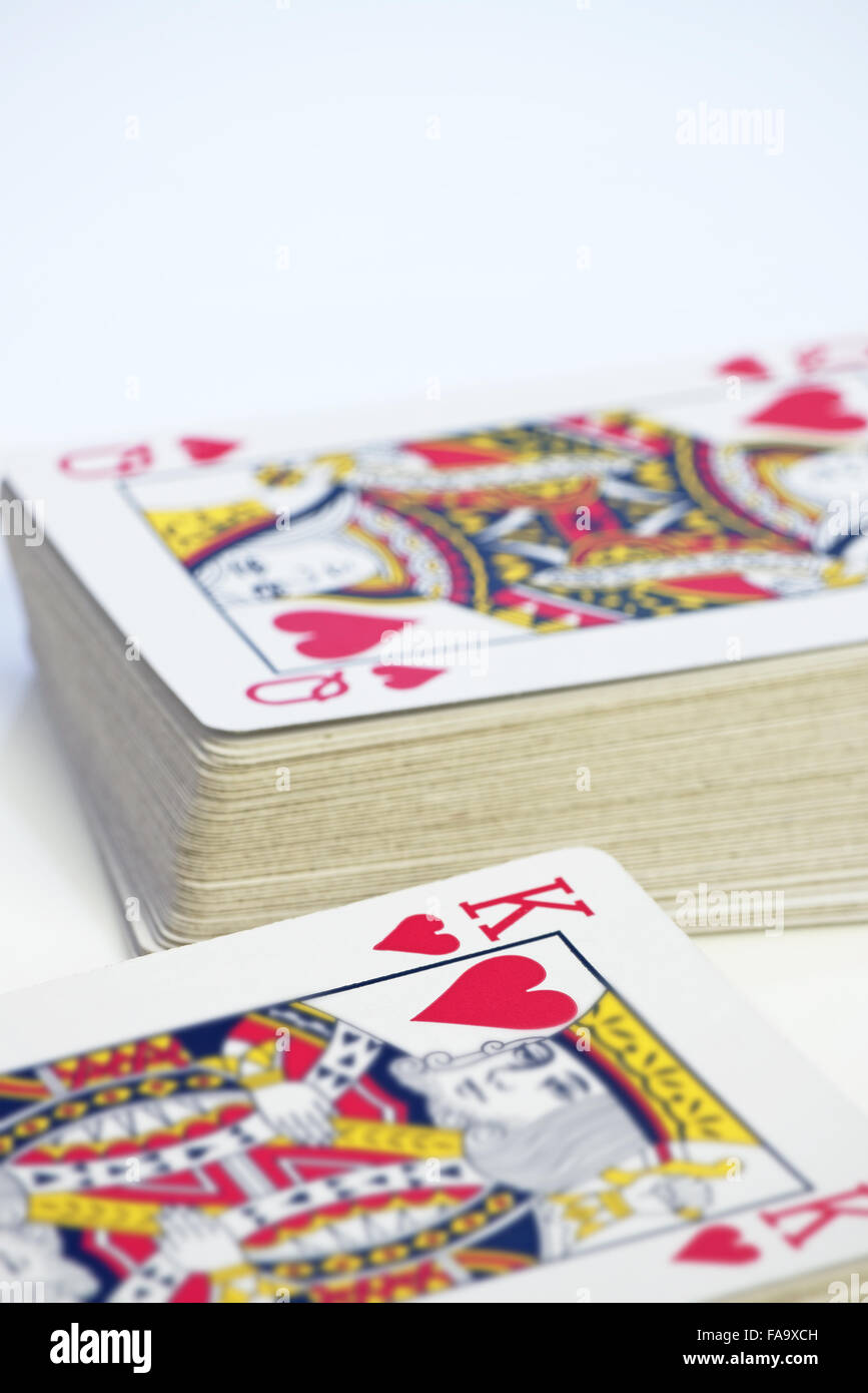 Il re e la Regina di Cuori sulle carte da gioco. Shallow d o f. Valentine/Amore concetto Foto Stock