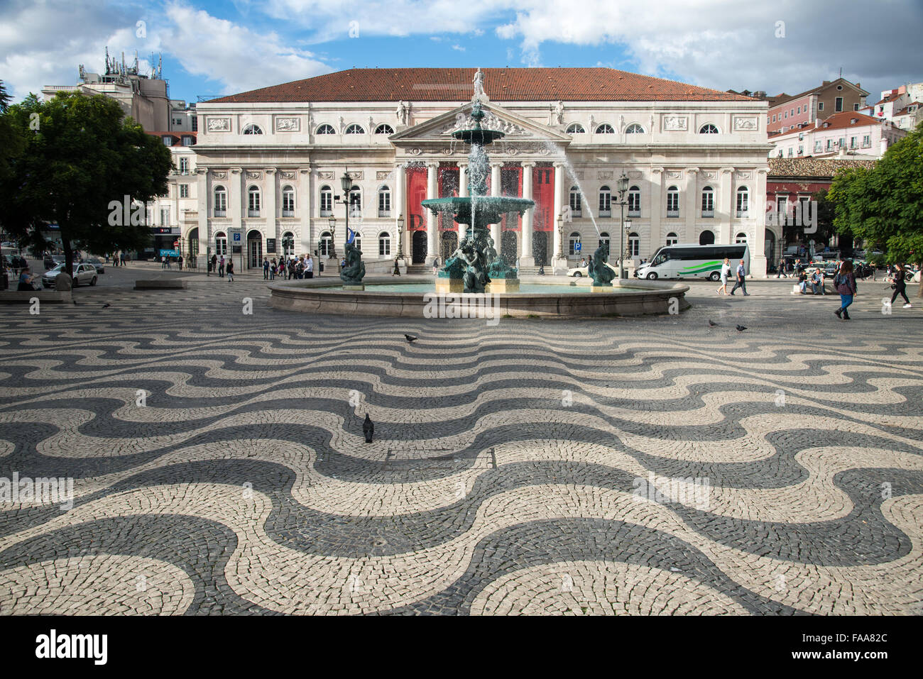 Fontana al quadrato al centro di Lisboa Portogallo Foto Stock