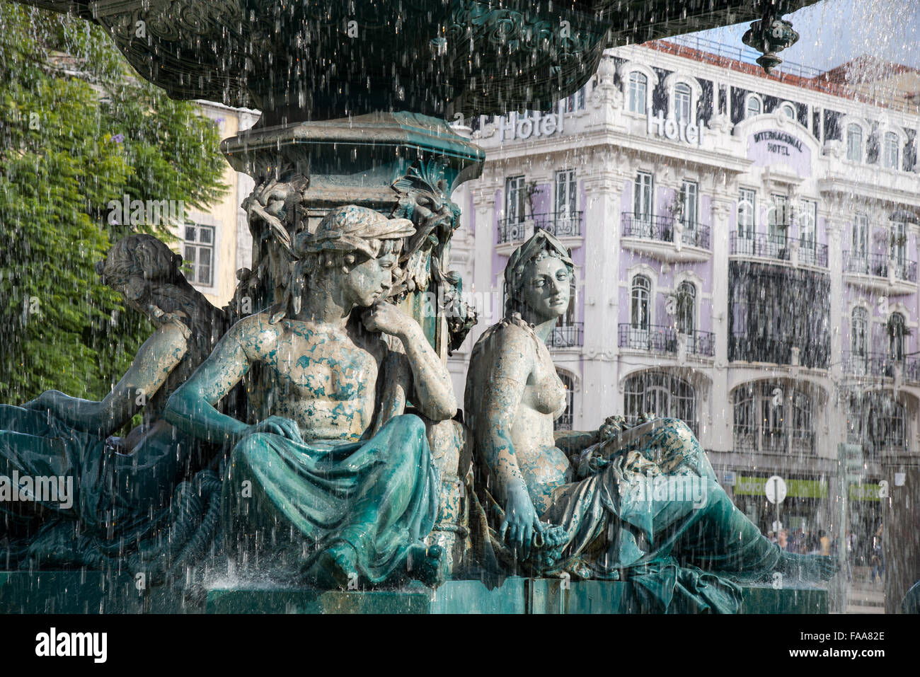 Fontana al quadrato al centro di Lisboa Portogallo Foto Stock