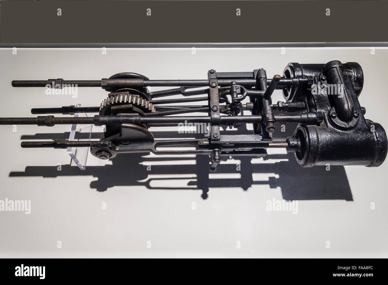 Un Stanley motore a vapore sul display, che ha meno di 15 parti in movimento, al Petersen Automotive Museum. Foto Stock