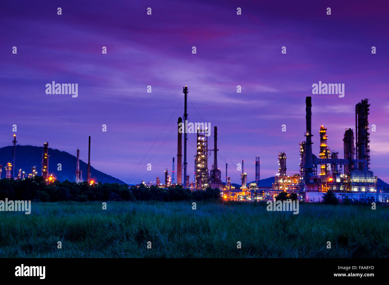 Raffineria di petrolio fabbrica presso sunrise, Thailandia Foto Stock