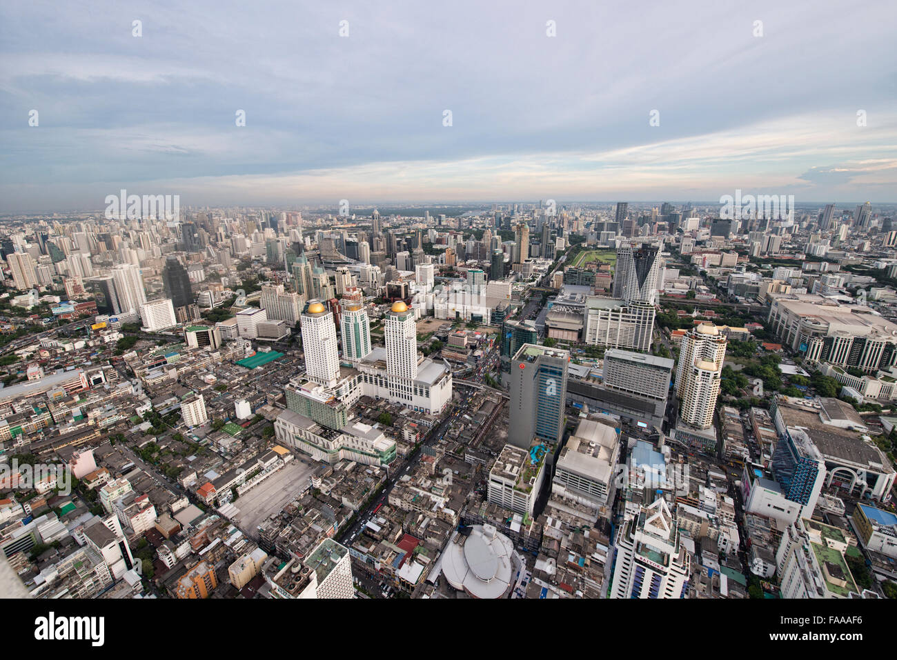 Panorama dell'orizzonte cittadino di Bangkok si vede dal Baiyoke Tower, Thailandia Foto Stock