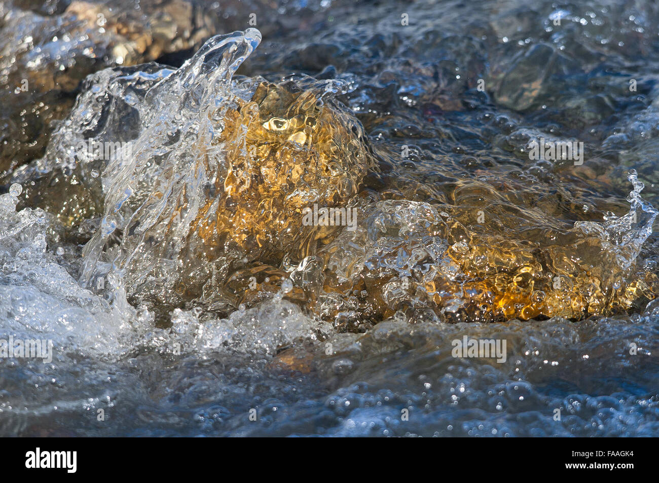 Streamflow shot closeup. riflessi solari Foto Stock