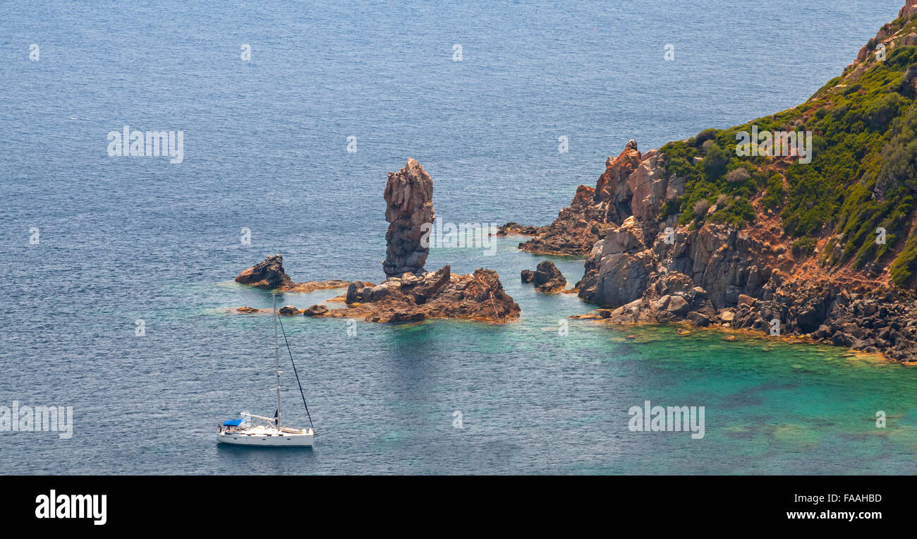 Rocce costiere di Corsica. Capo Rosso, regione piana Foto Stock