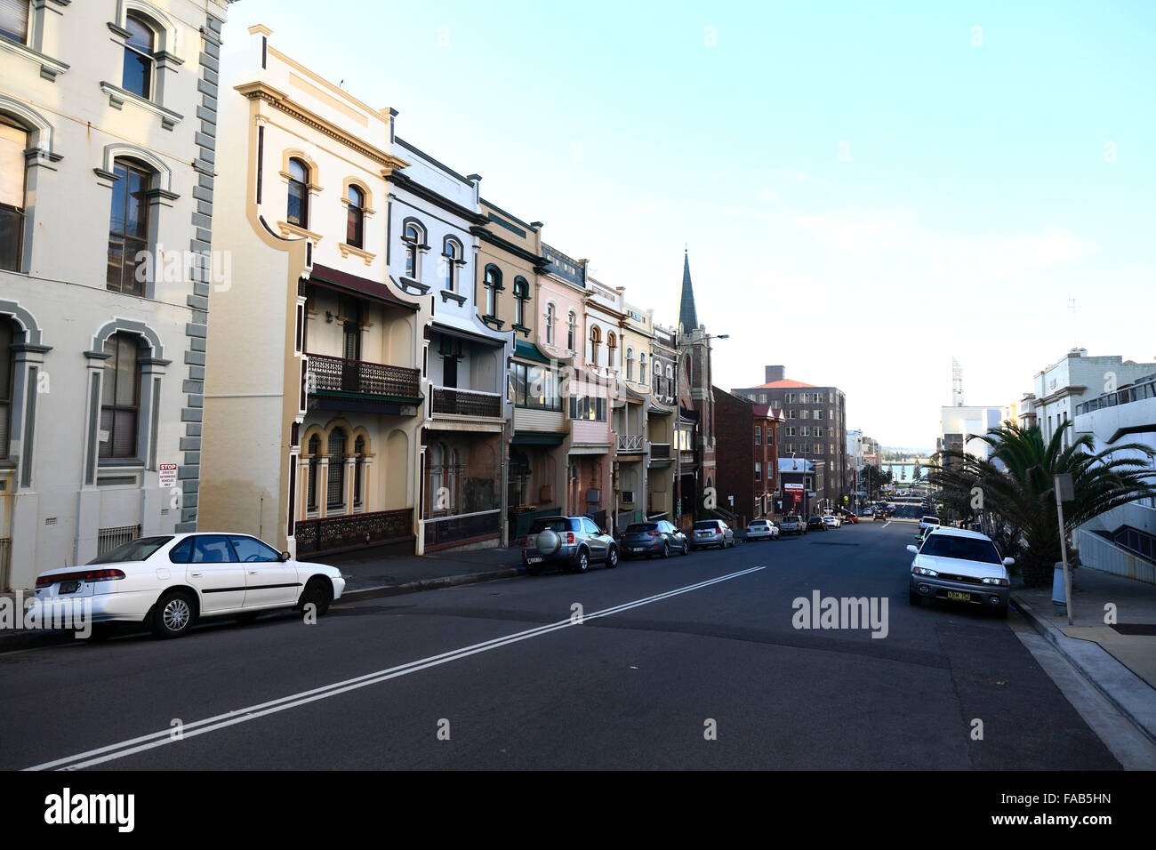 Una raffinata collezione di 1890s historic case Terrazza lungo la strada di Watt Newcastle NSW Australia Foto Stock