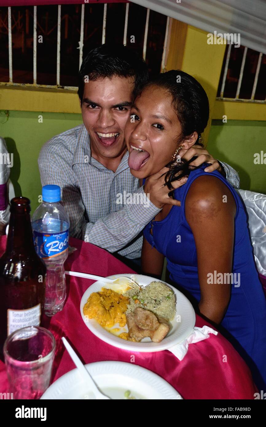 Quinceañera Party - Quindici compleanno in PUERTO PIZARRO. Dipartimento di Tumbes .PERÙ Foto Stock