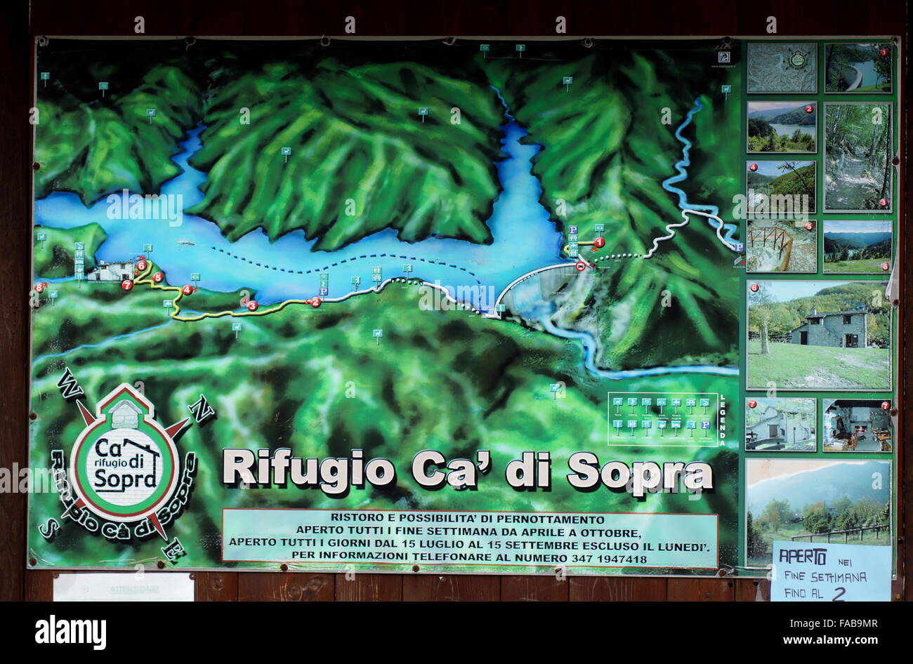 Informazioni stand Ridrakoli dam. Mappa del Parco Nazionale delle Foreste Casentinesi Monte Falterona e Campigna. Solo editoriale Foto Stock