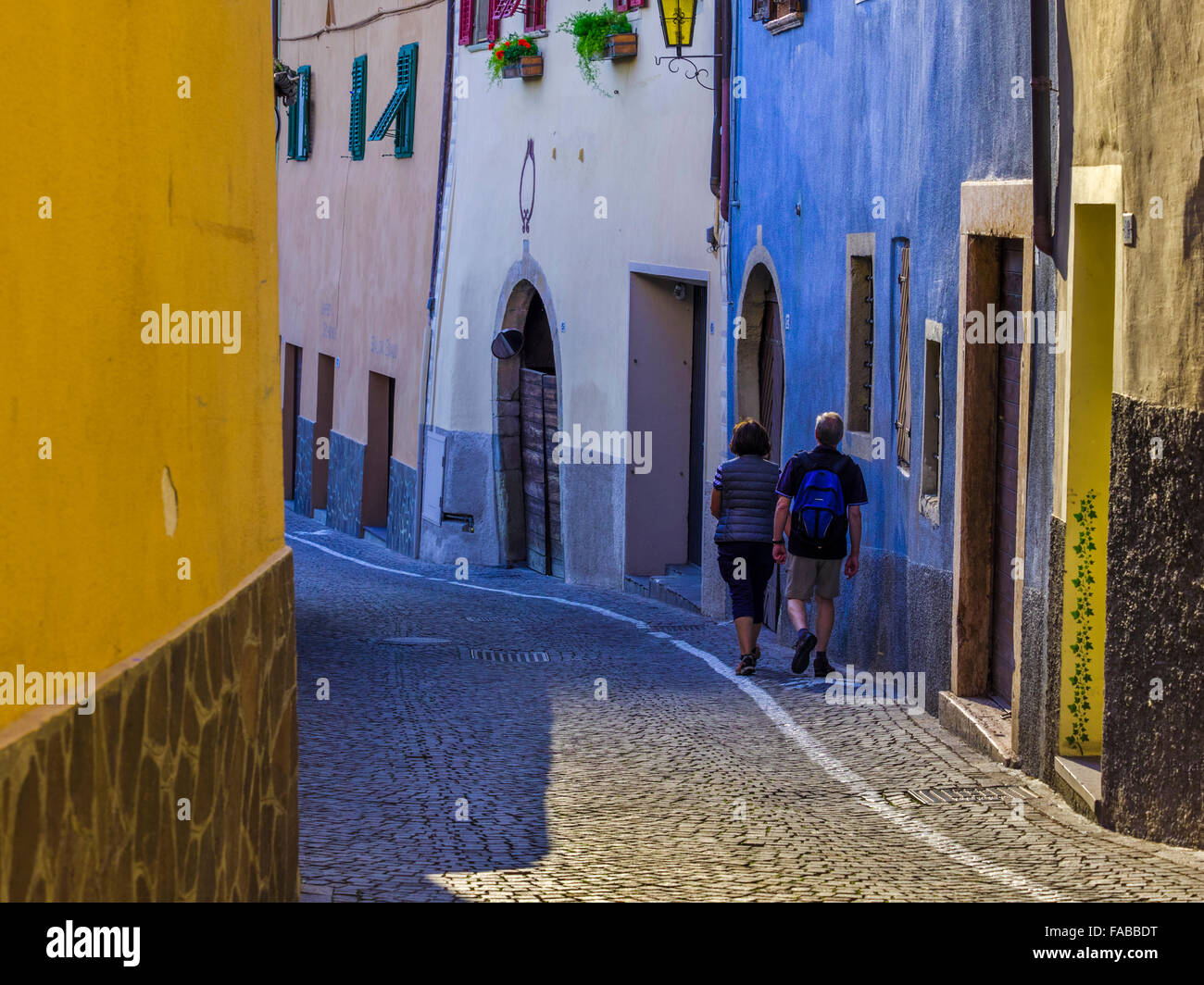 Scene di strada nella città di Termeno sulla Strada del Vino, Italia settentrionale Foto Stock