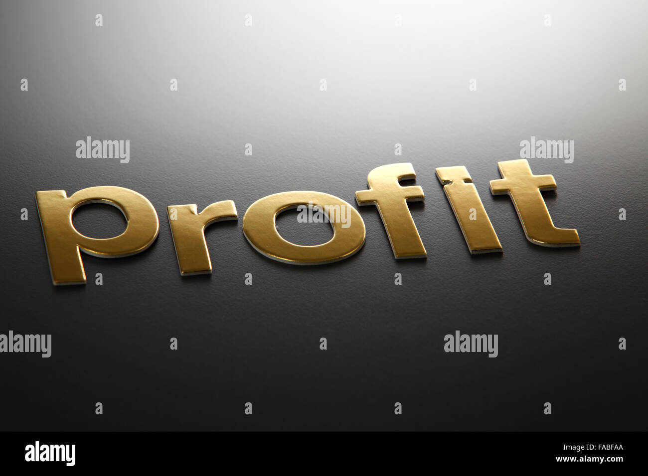 Parola del profitto su sfondo grigio Foto Stock