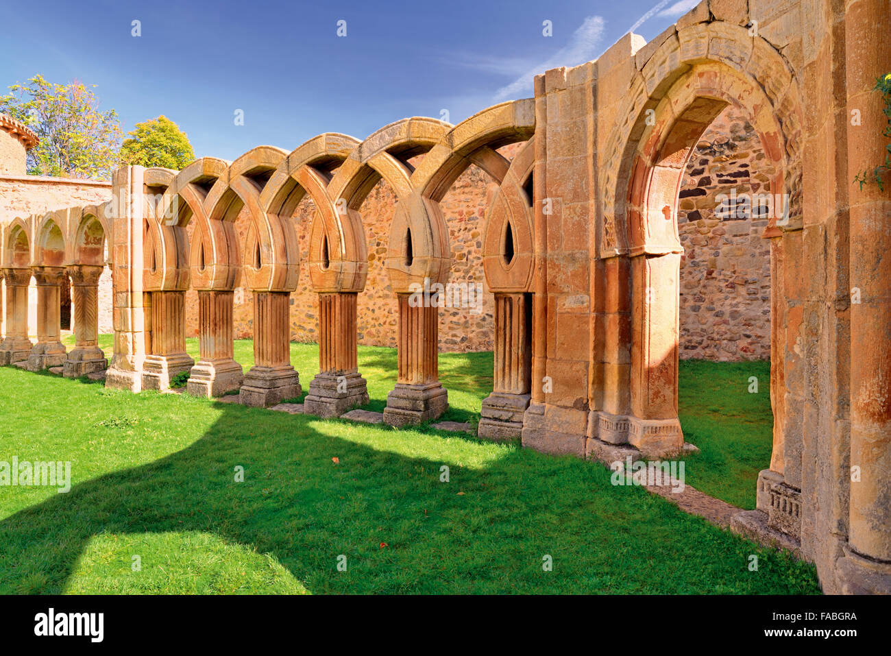 Spanien, Castilla-León: Medievale chiostro del Monastero di San Juan de Duero Foto Stock