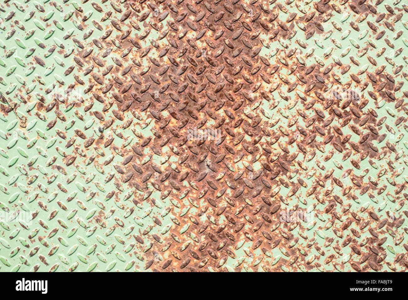 Verde e rusty piastra perforata con pattern come sfondo Foto Stock