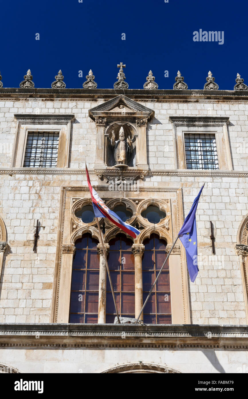 Il Palazzo Sponza anche chiamato Divona è un palazzo del XVI secolo entro la Fortezza Vecchia di Dubrovnik, Croazia. Foto Stock