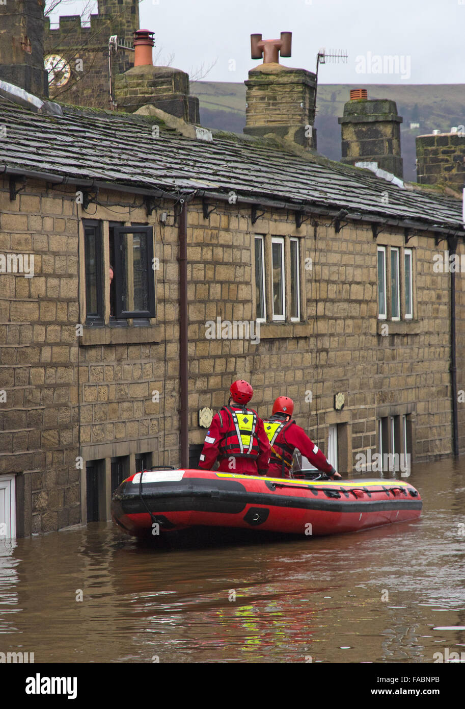 Mytholmroyd, Calderdale, West Yorkshire. 26 dicembre, 2015.Boxing Day inondazioni. Foto Stock