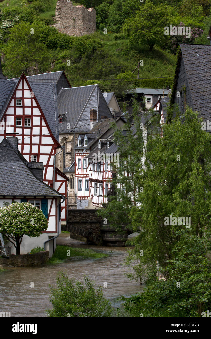 Villaggio di Monreal, in Eifel-monti,, la parte orientale di Eifel-Ardennes, Germania Foto Stock