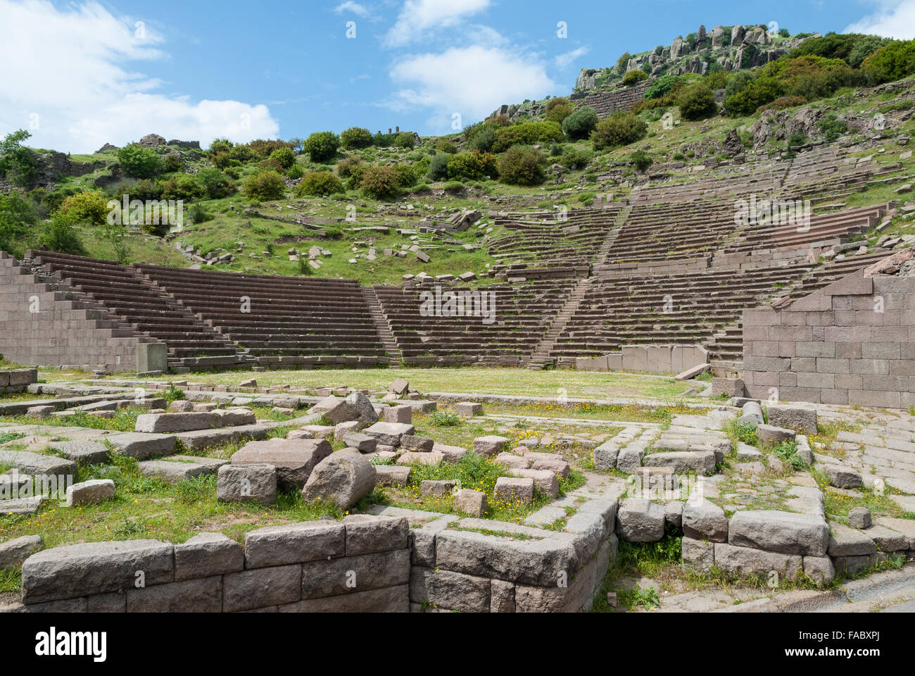 Il teatro antico nel sito archeologico di Assos in Behramkale, Turchia Foto Stock