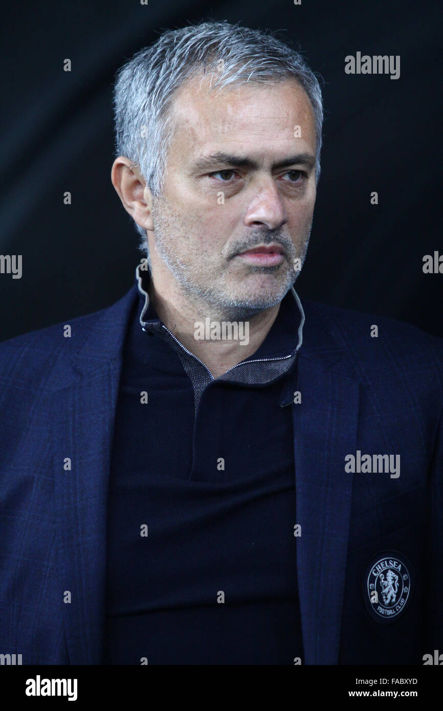 Kiev, Ucraina - 20 ottobre 2015: FC Chelsea manager Jose Mourinho si affaccia su durante le partite di UEFA Champions League contro l'FC dinamo Foto Stock