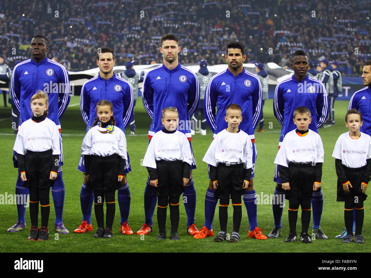 Kiev, Ucraina - 20 ottobre 2015: FC Chelsea giocatori ascolta inno ufficiale prima di UEFA Champions League contro l'FC dinamo Foto Stock