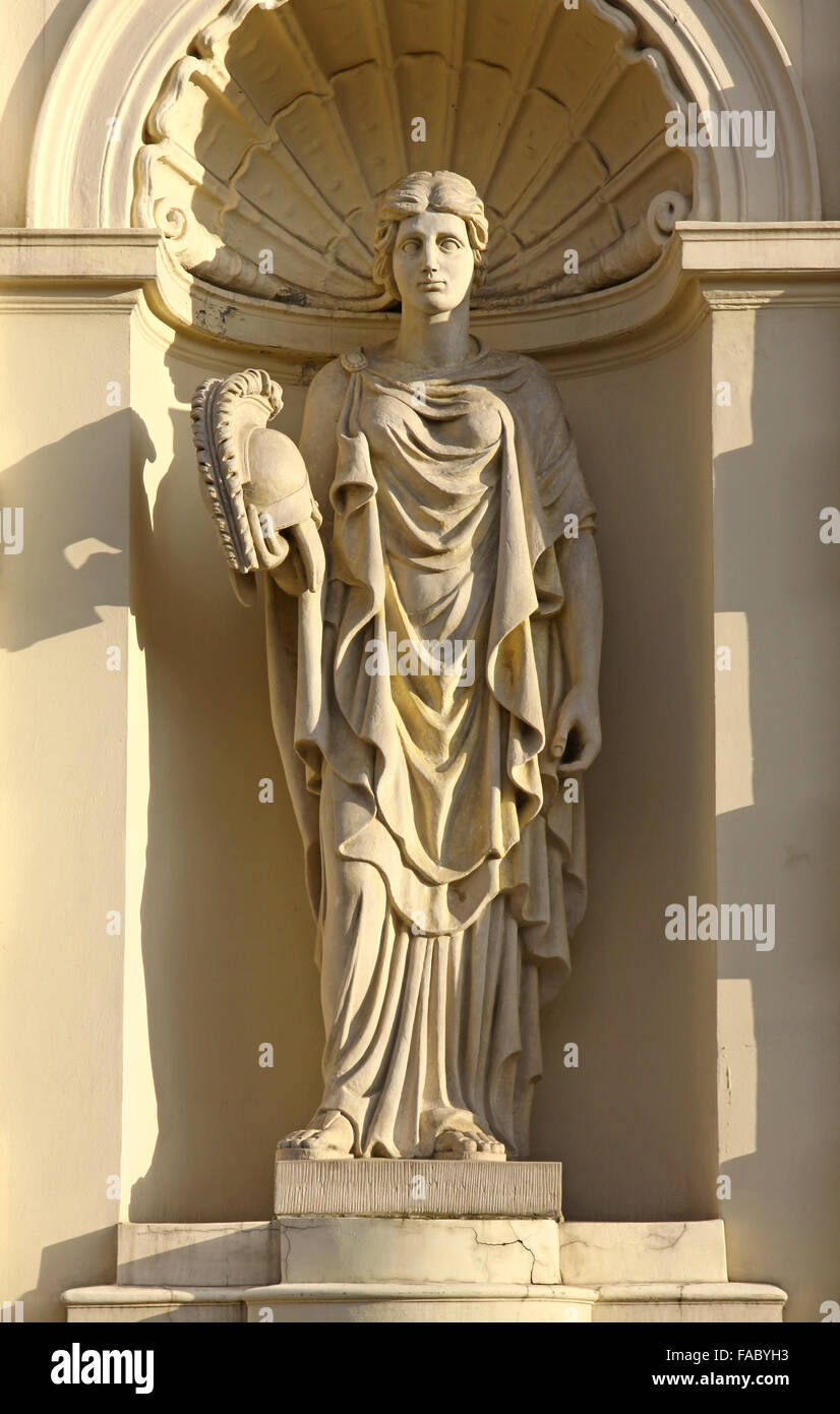 La scultura del Muse presso la porta principale dell'Università di Varsavia, Polonia Foto Stock