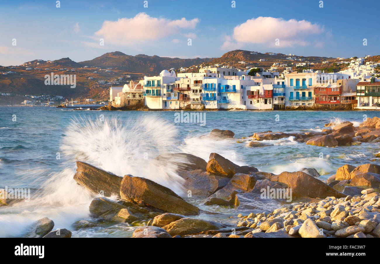 Mykonos città vecchia, piccola Venezia in background, Mykonos Island, Grecia Foto Stock
