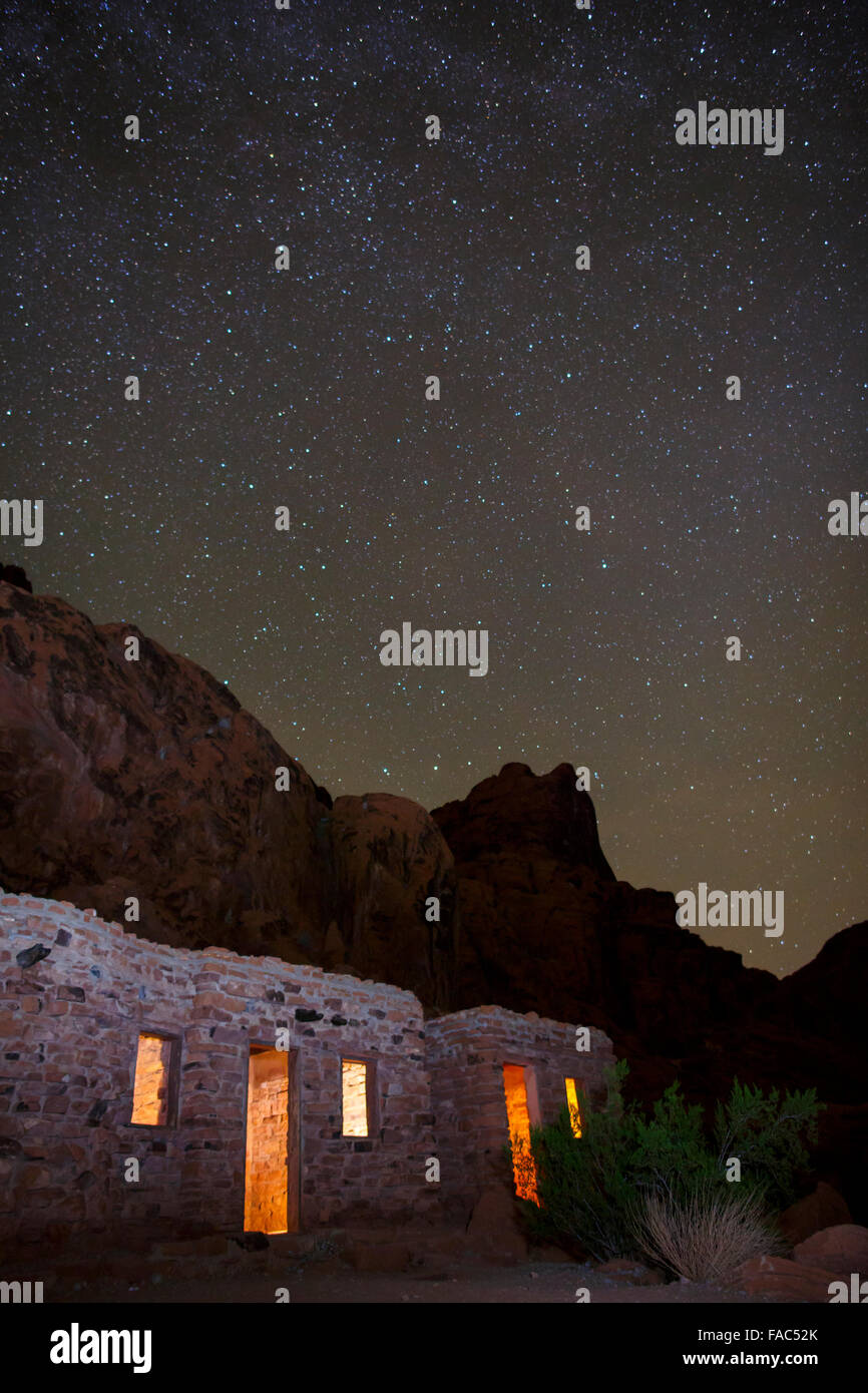 La notte in cabine, la Valle del Fuoco State Park, vicino a Las Vegas, Nevada. Foto Stock