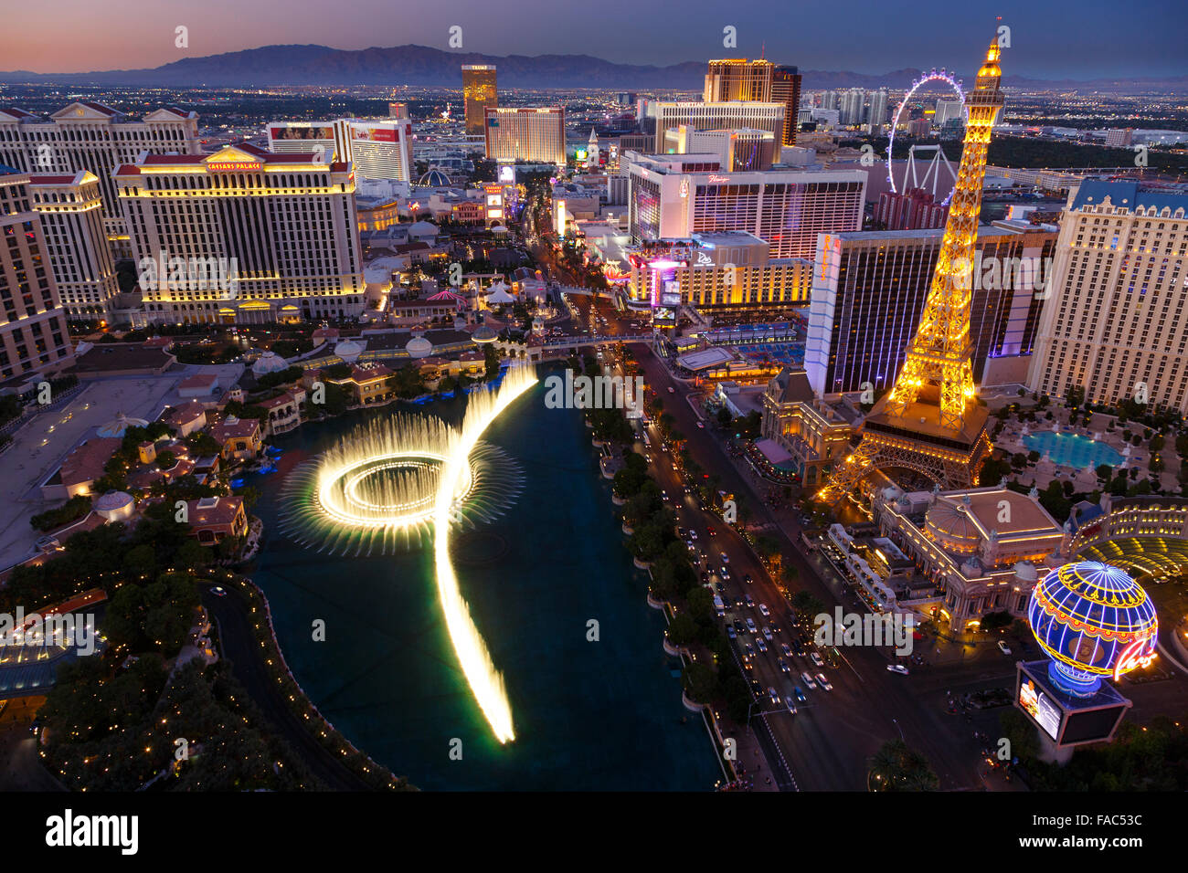 Bellagio Fountain e la striscia di Las Vegas, nel Nevada. Foto Stock